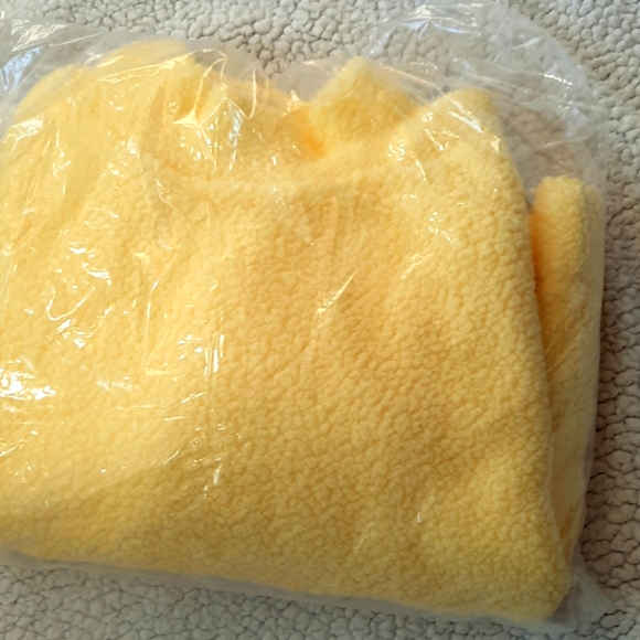 GAP Women’s YELLOW Sherpa Pullover Mockneck Medium NWOT - Picture 8 of 15